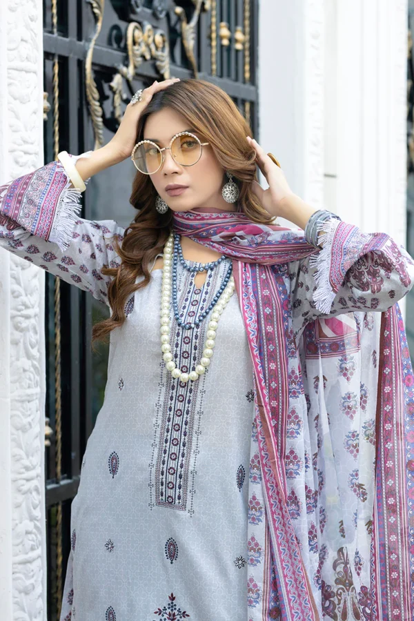 Chickenkari Embroidered Lawn - Image 6